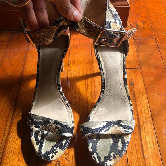 CALVIN KLEIN Vivian Snakeskin Stillettos SZ 8 - Picture 2 of 7